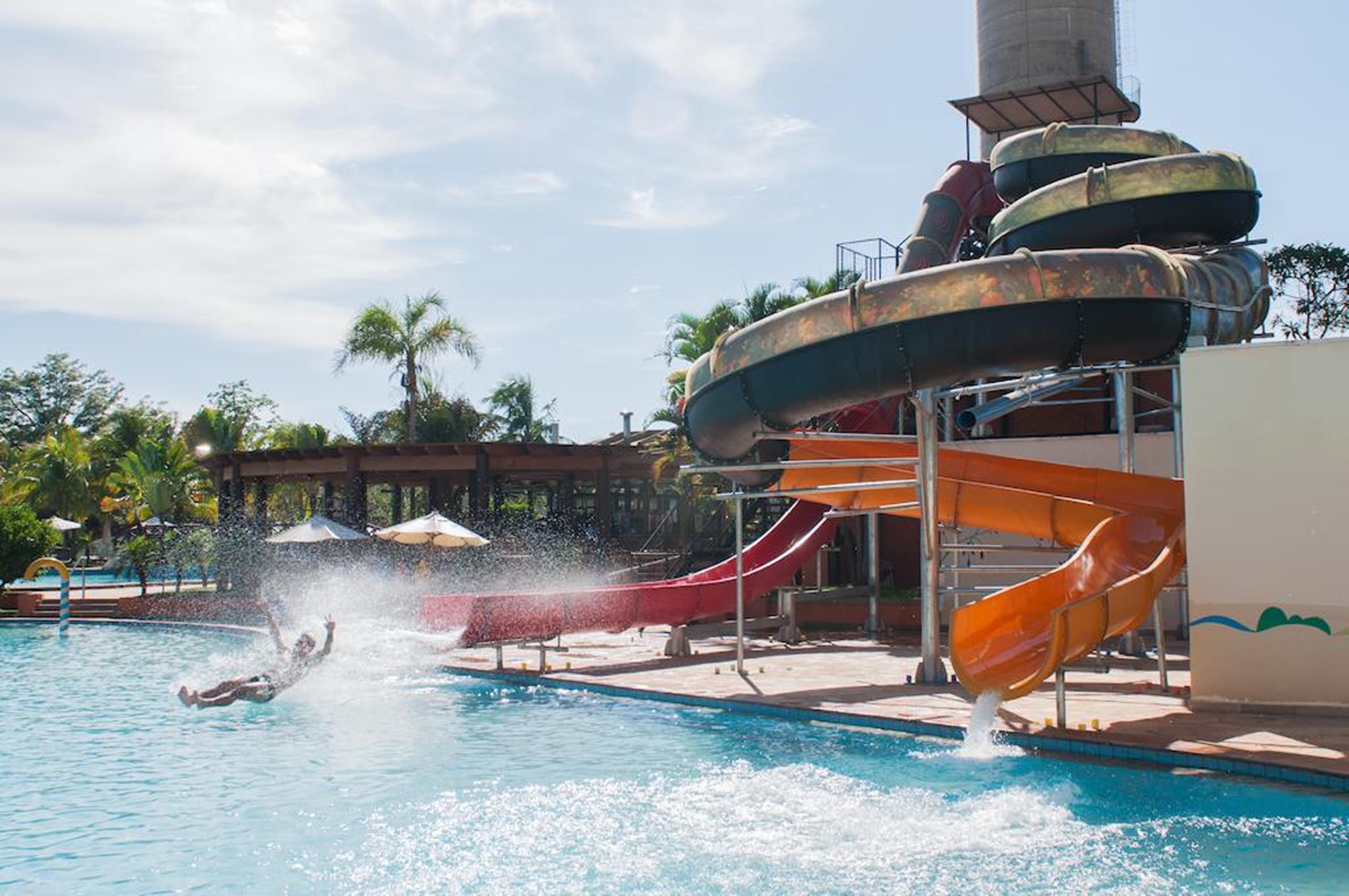 Blue Tree Thermas De Lins Resort Eksteriør billede Splash Jungle Water Park
