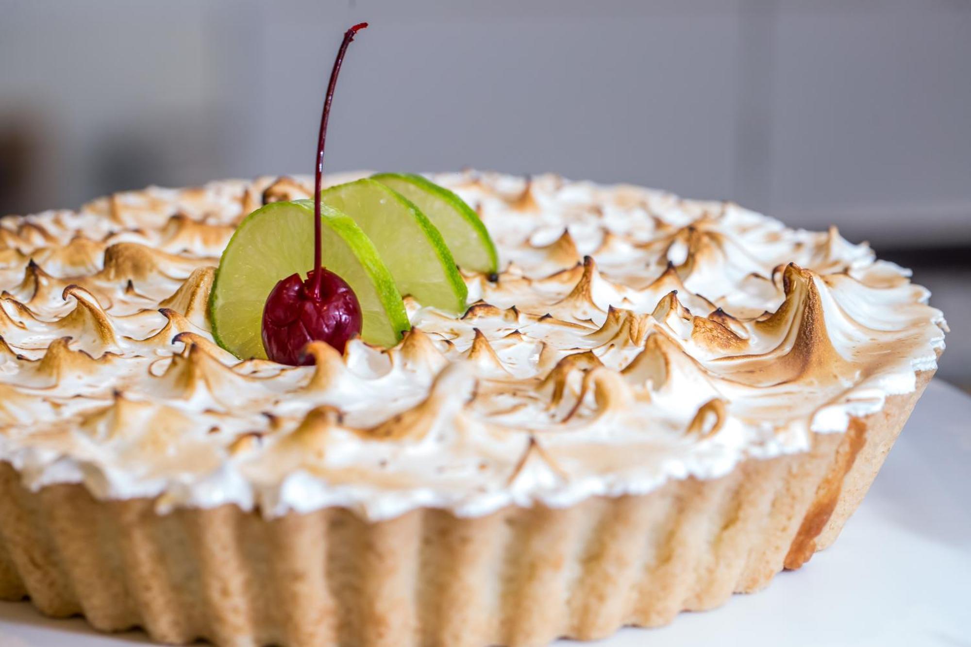 Blue Tree Thermas De Lins Resort Eksteriør billede Key lime pie