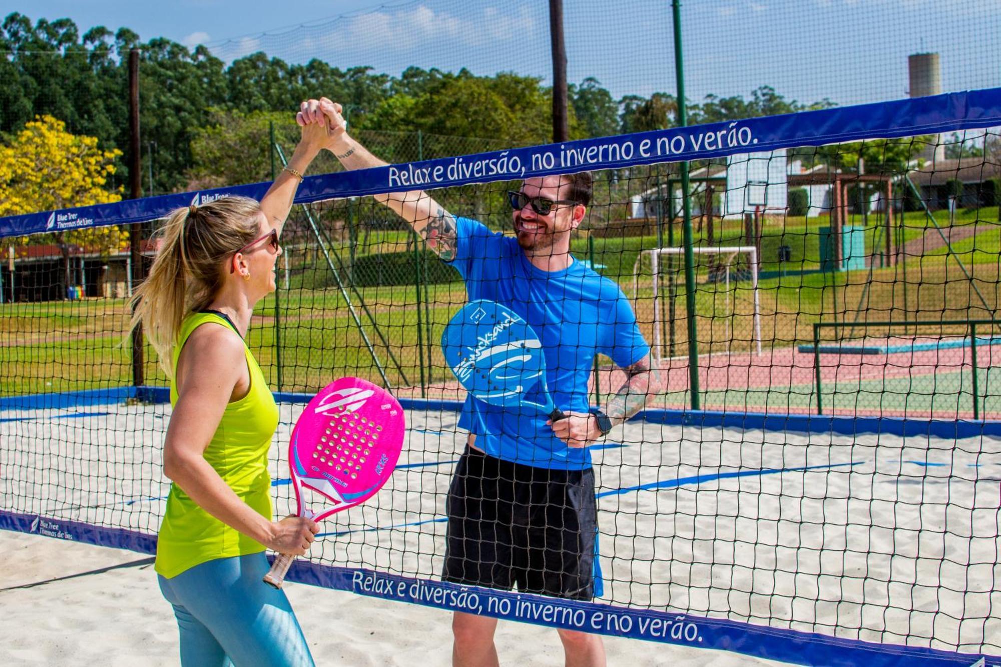 Blue Tree Thermas De Lins Resort Eksteriør billede A paddle tennis player