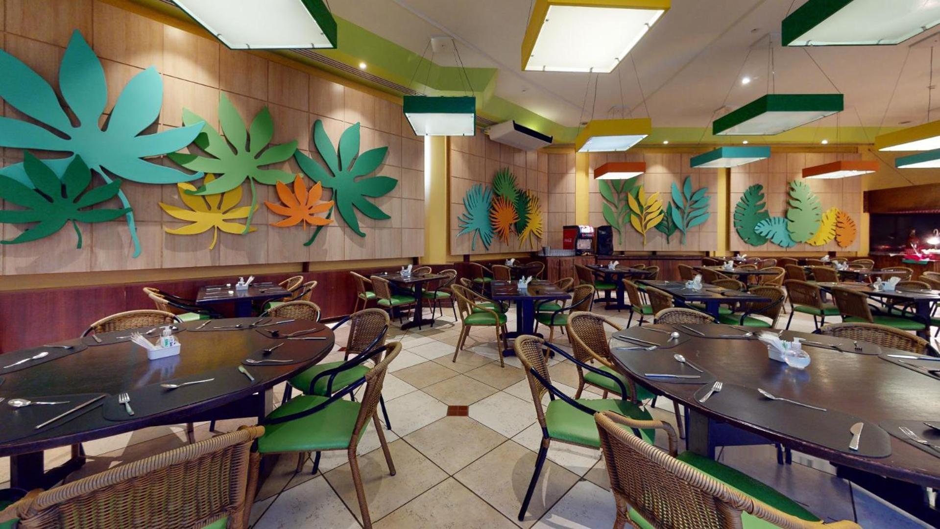 Blue Tree Thermas De Lins Resort Eksteriør billede Interior of a typical Sizzler restaurant
