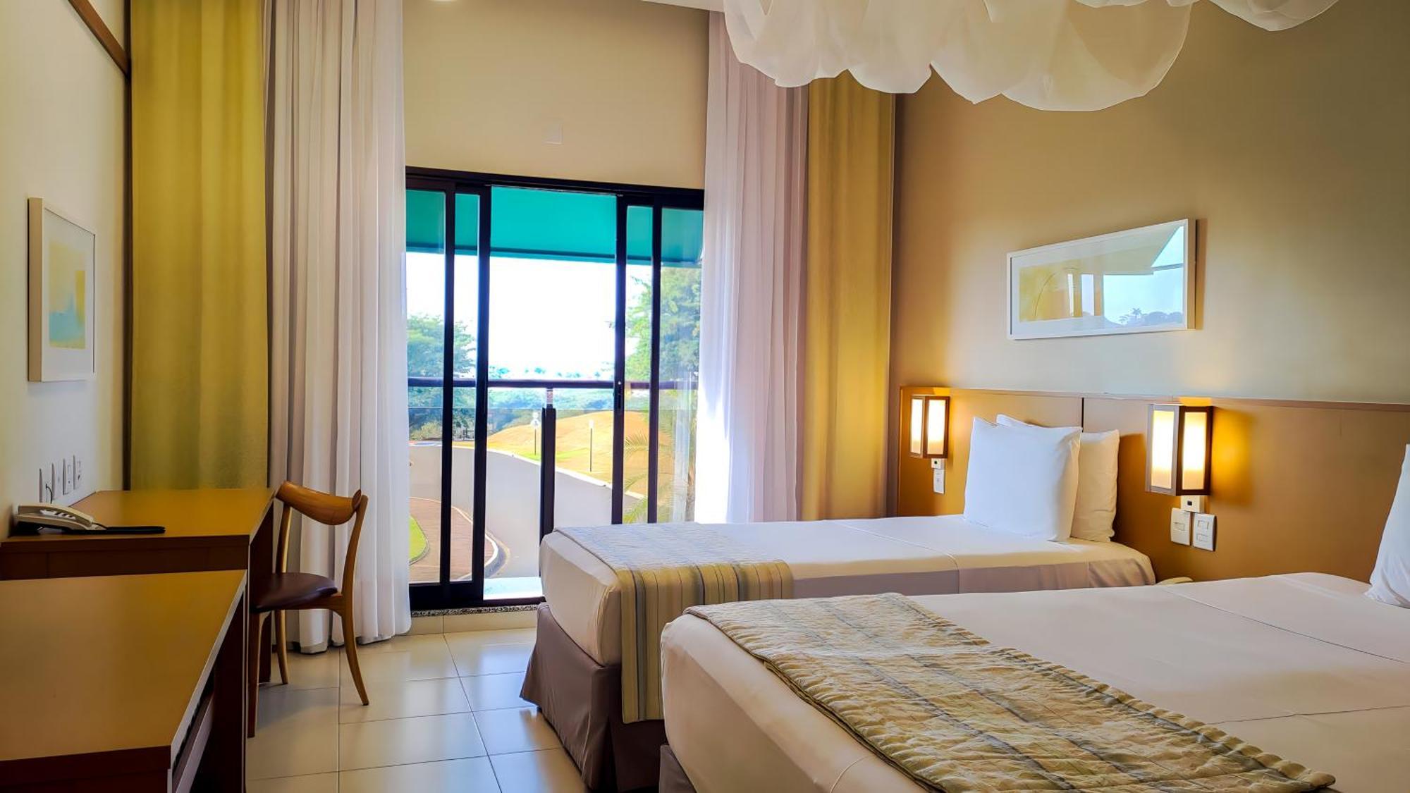 Blue Tree Thermas De Lins Resort Eksteriør billede A room at the hotel