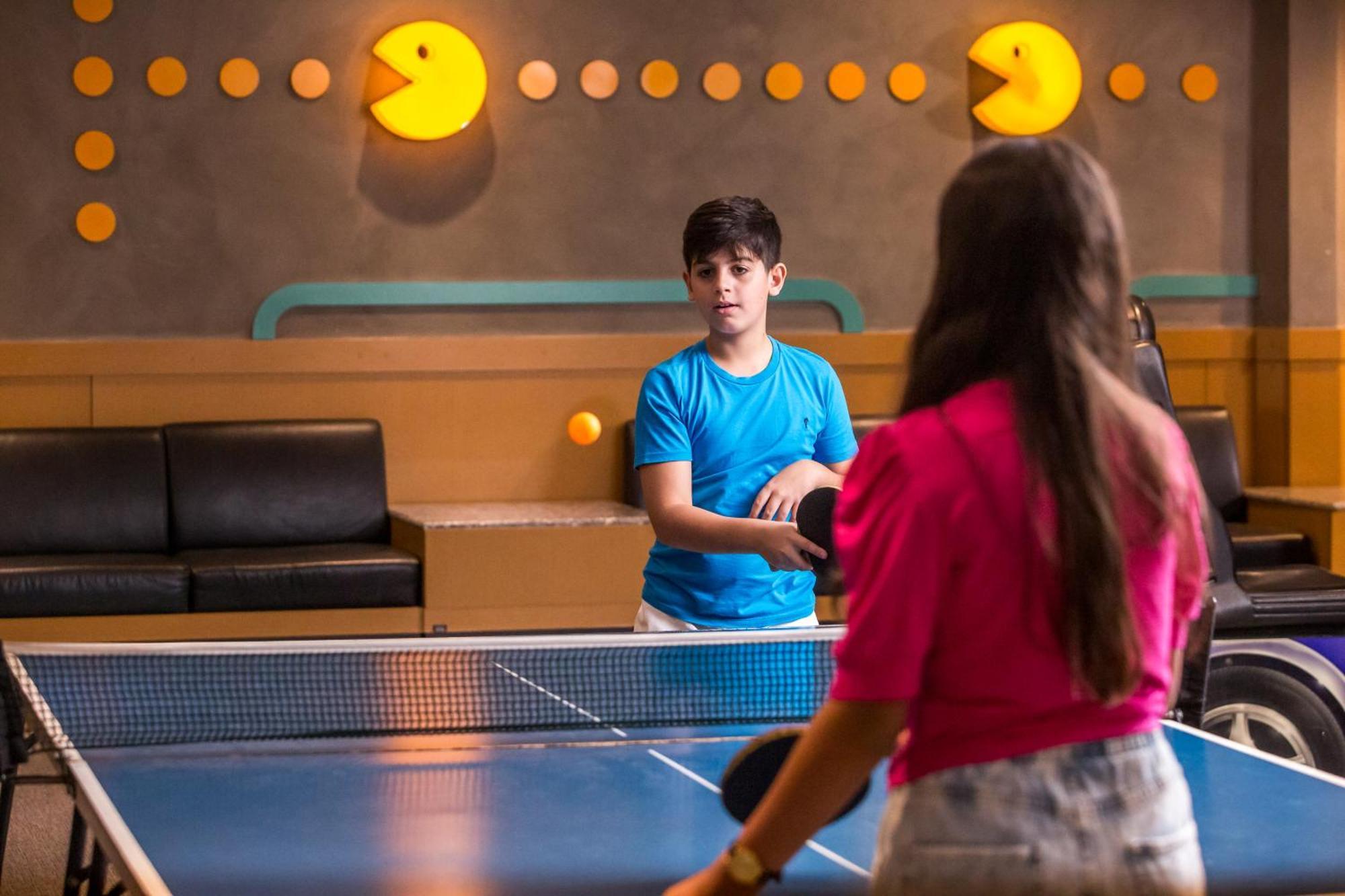 Blue Tree Thermas De Lins Resort Eksteriør billede Table tennis at the hotel