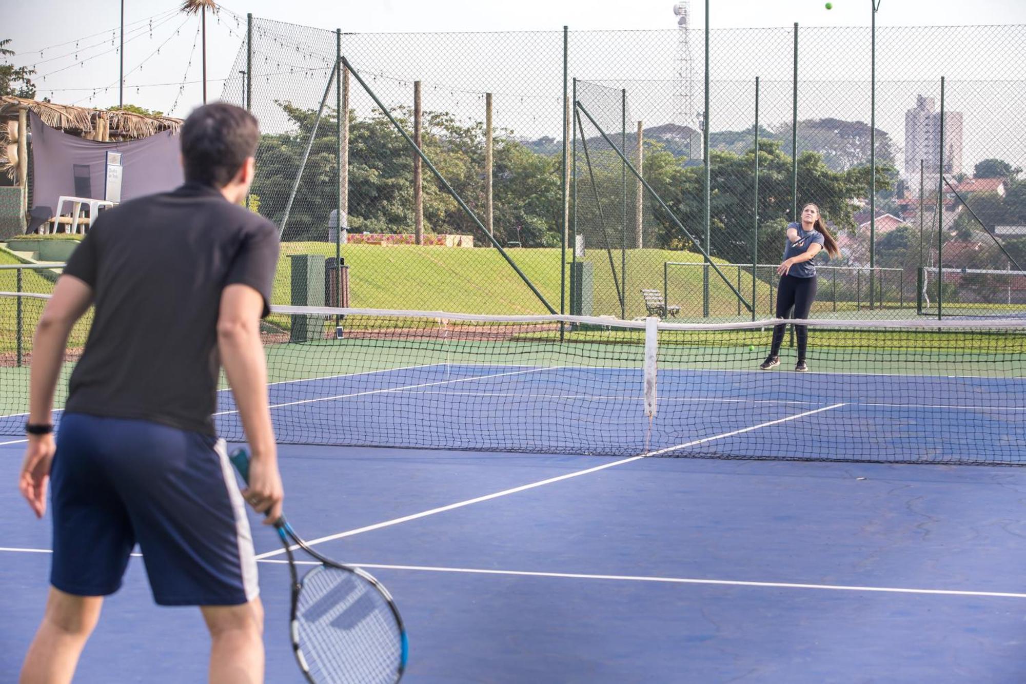 Blue Tree Thermas De Lins Resort Eksteriør billede Tennis