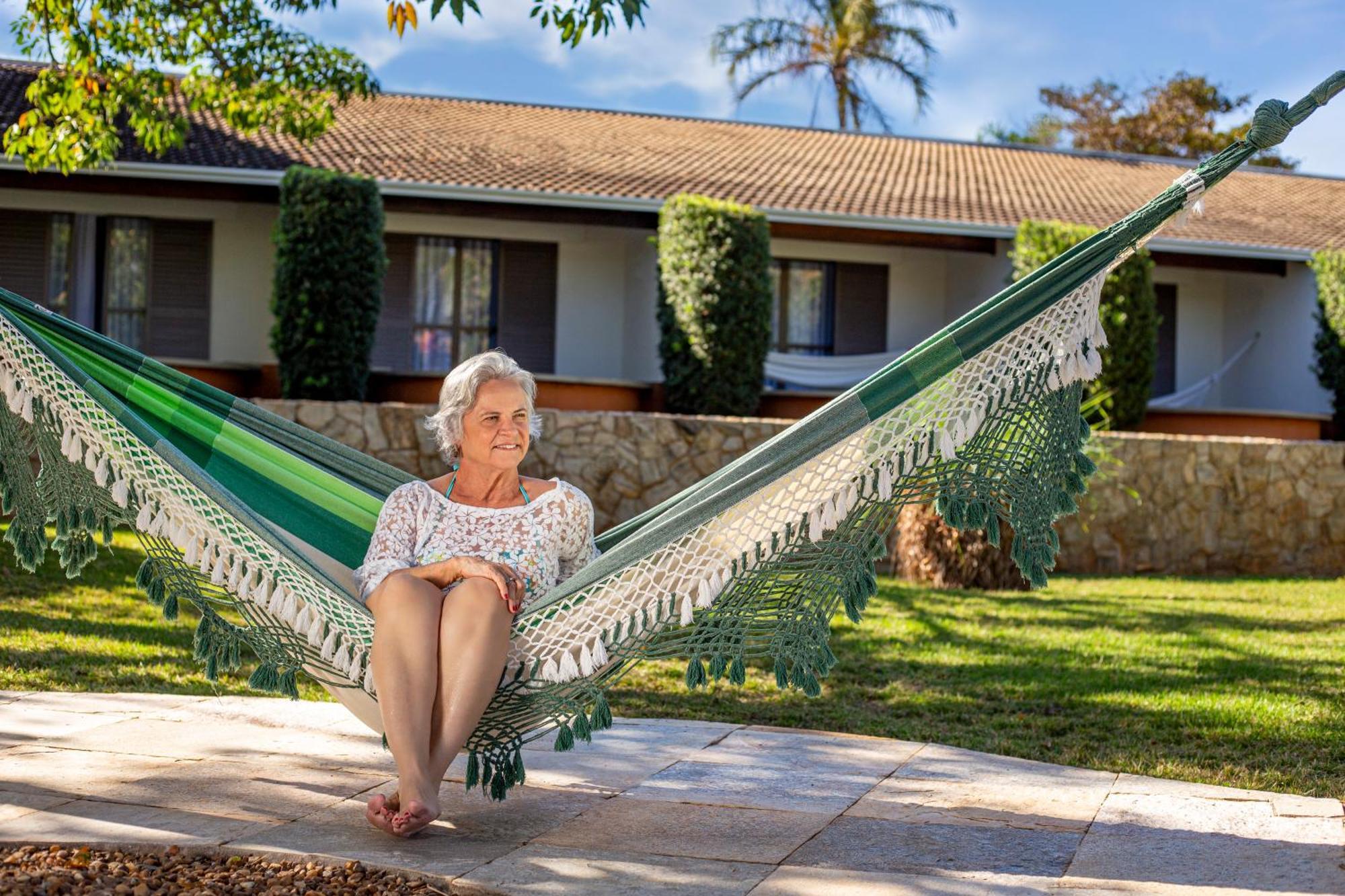 Blue Tree Thermas De Lins Resort Eksteriør billede A woman relaxing in a hammock