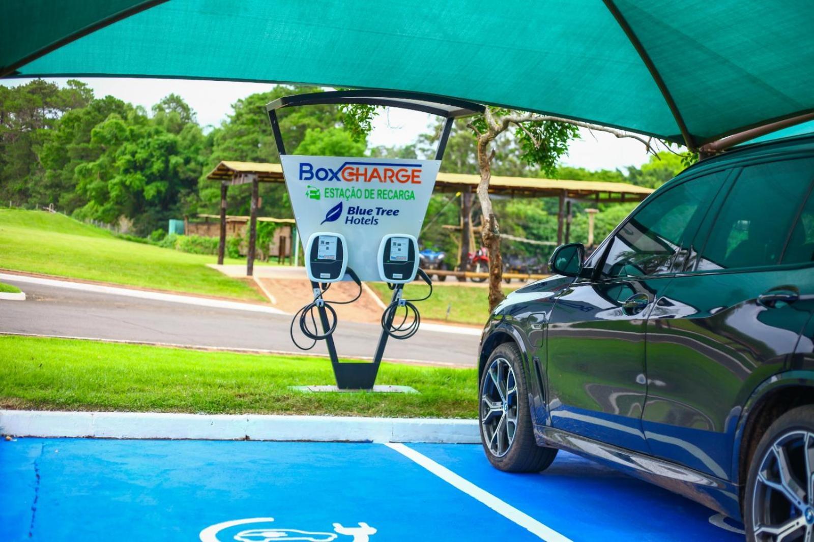 Blue Tree Thermas De Lins Resort Eksteriør billede Electric vehicle charging station at the Sunshine Coast Airport