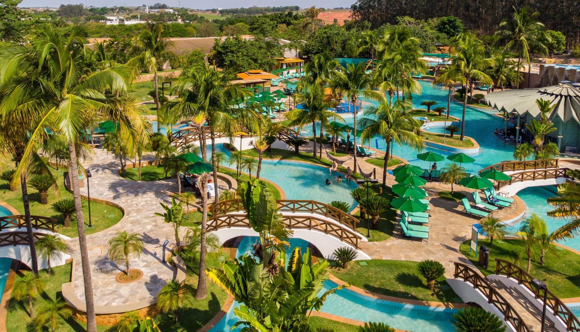 Blue Tree Thermas De Lins Resort Eksteriør billede The resort's lagoon