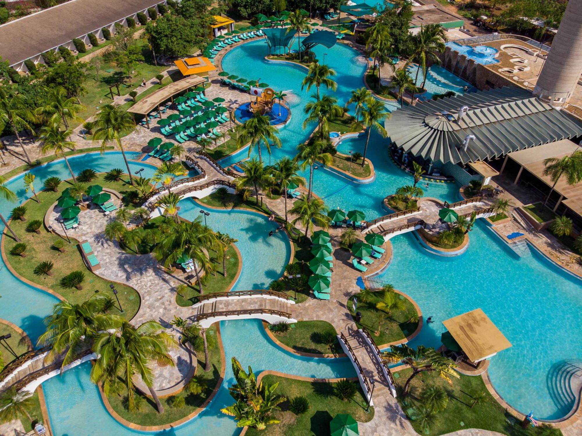 Blue Tree Thermas De Lins Resort Eksteriør billede Aerial view of the water park